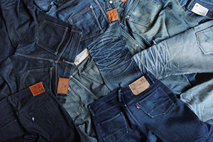 Картинка статьи Как стареют и выцветают джинсы из сырого денима